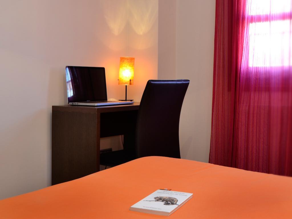 Hostal Bajo La Muralla Zamora Room photo