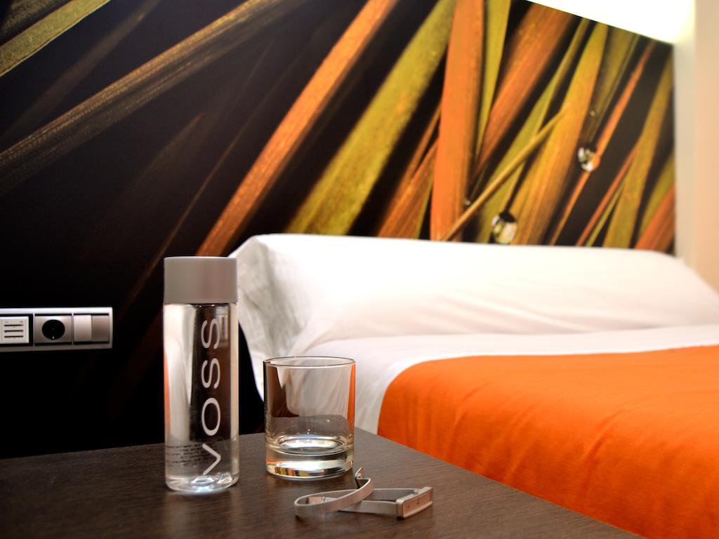 Hostal Bajo La Muralla Zamora Room photo